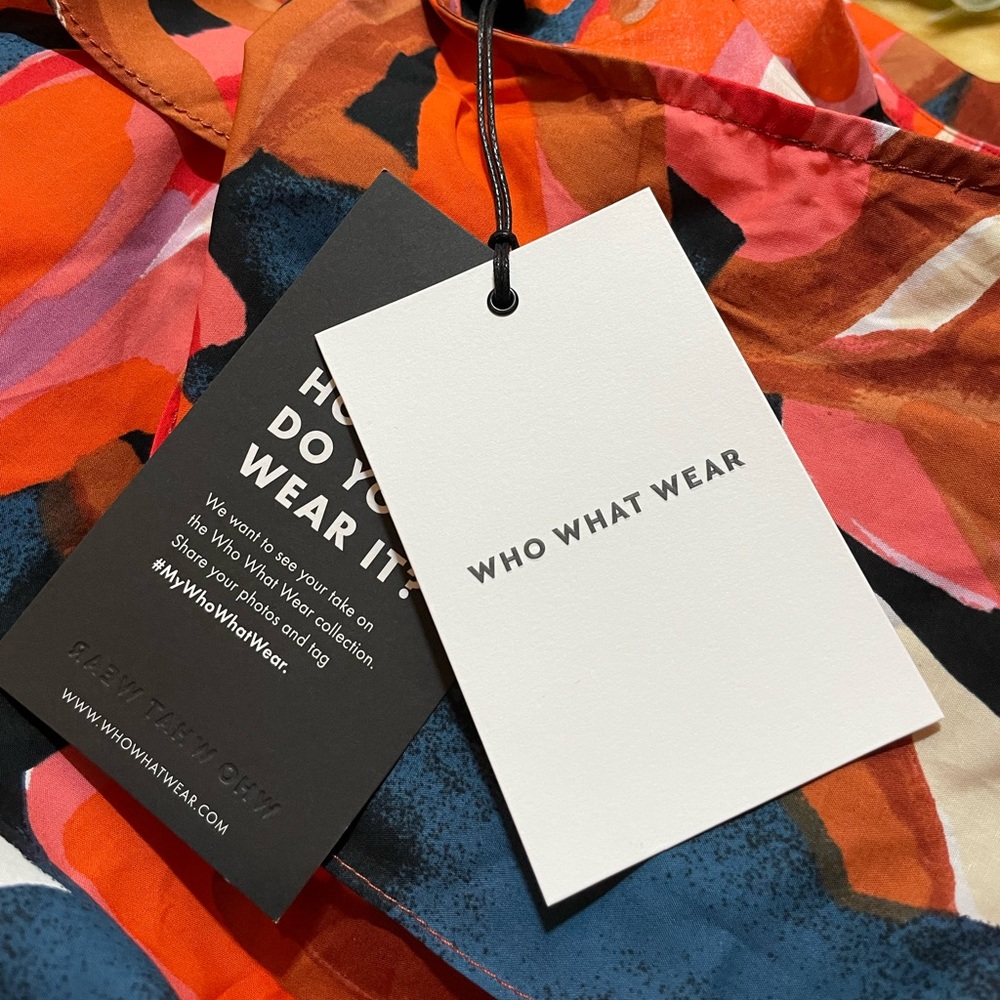 LAST CHANCE Who What Wear • Vibrant Floral Ruffle Tank - Picture 2 of 3